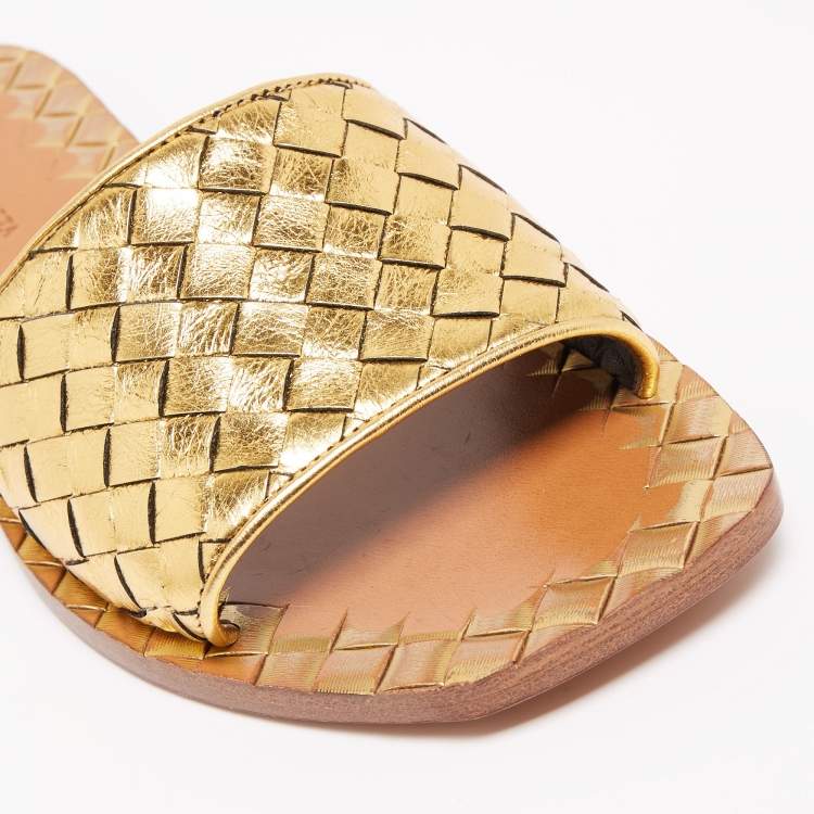 Pre Owned Bottega Vaneta Gold Intrecciato Leather Ravello Flat Sandals Size 36