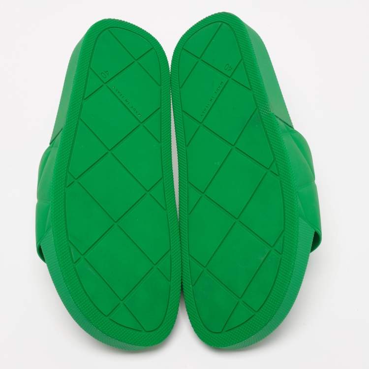 Pre Owned Bottega Veneta Green Rubber Pool Slide Size 40