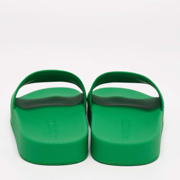 Pre Owned Bottega Veneta Green Rubber Pool Slide Size 40