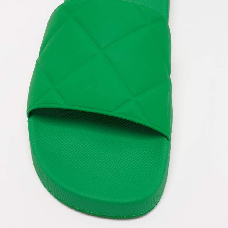 Pre Owned Bottega Veneta Green Rubber Pool Slide Size 40