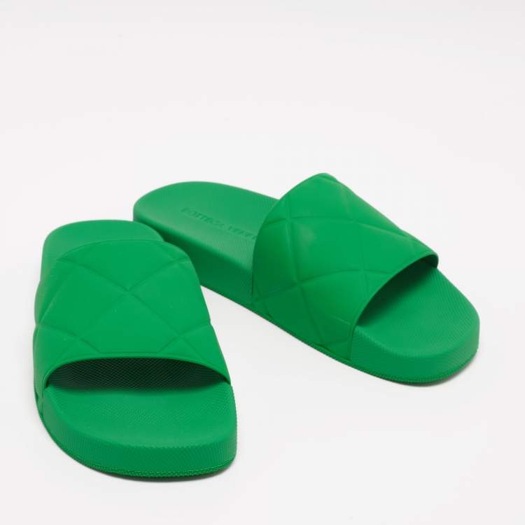 Pre Owned Bottega Veneta Green Rubber Pool Slide Size 40