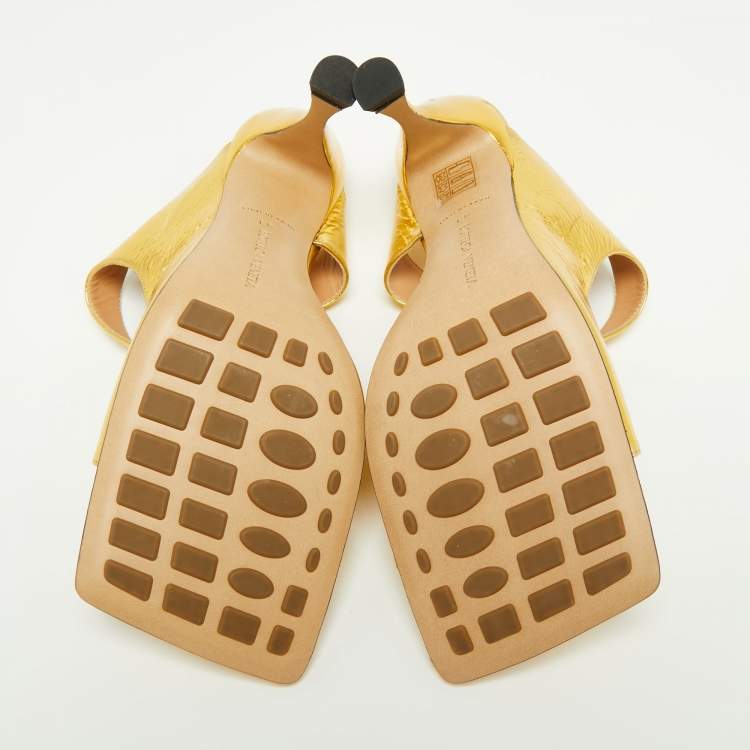 Pre Owned Bottega Veneta Gold Leather Vitello Lamé Square-Toe Sandals Size 41 