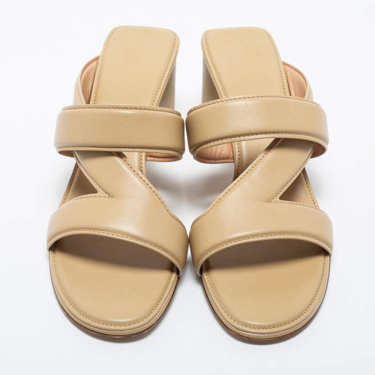 Pre Owned Bottega Veneta Beige Leather Sandals Size 41