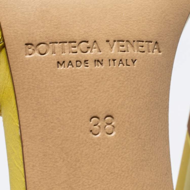مملوكة مسبقًا Bottega Veneta Yellow Leather Square Toe Ankle Strap Sandals Size 38