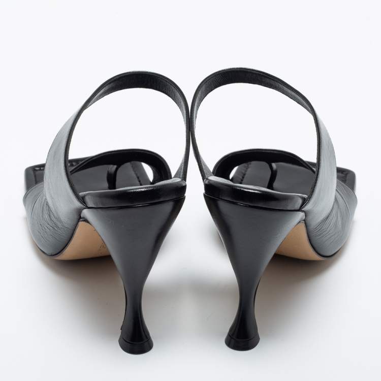 مملوكة مسبقًا Bottega Veneta Black Leather Toe Ring Sandals Size 39.5
