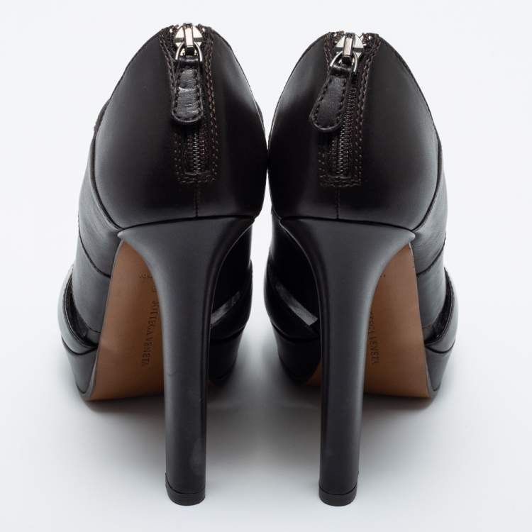Pre Owned Bottega Veneta Black Leather Cut Out Sandals Size 38