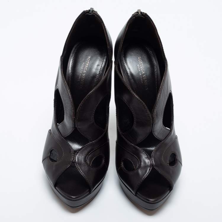 Pre Owned Bottega Veneta Black Leather Cut Out Sandals Size 38