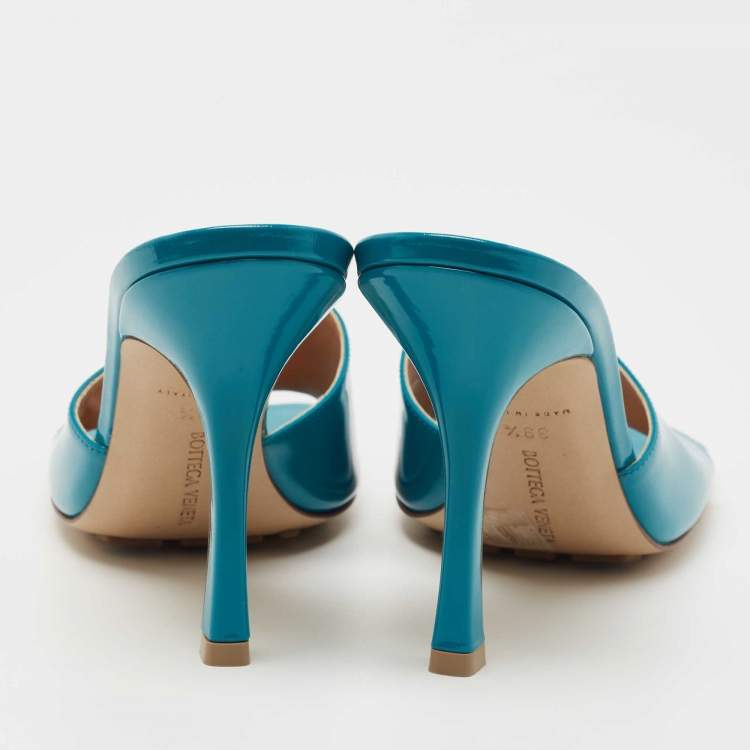 Pre Owned Bottega Veneta Blue Parent Leather Square Toe Stretch Slide Sandals Size 39.5