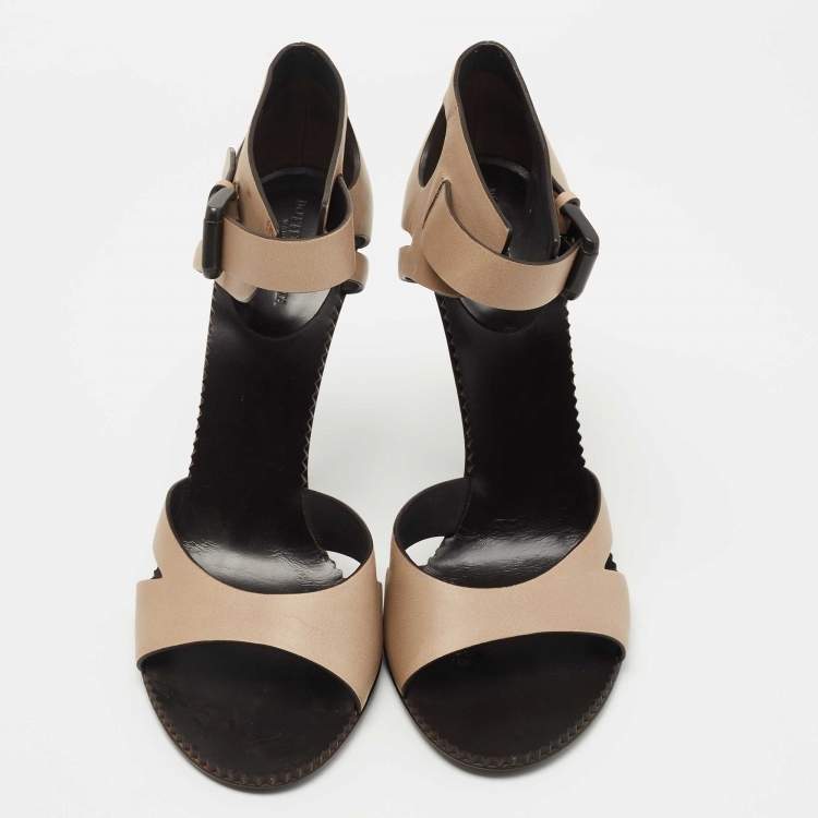 Pre Owned Bottega Veneta Beige Leather Cut Out Ankle Strap Sandals Size 39.5