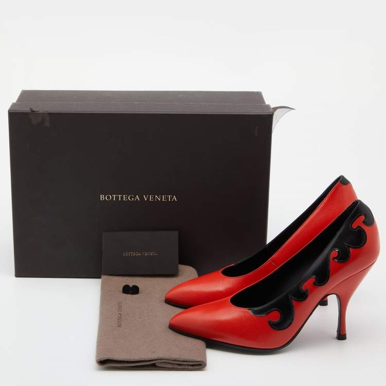 Pre Owned Bottega Veneta Red/Black Leather Patchwork Pumps Size 35.5