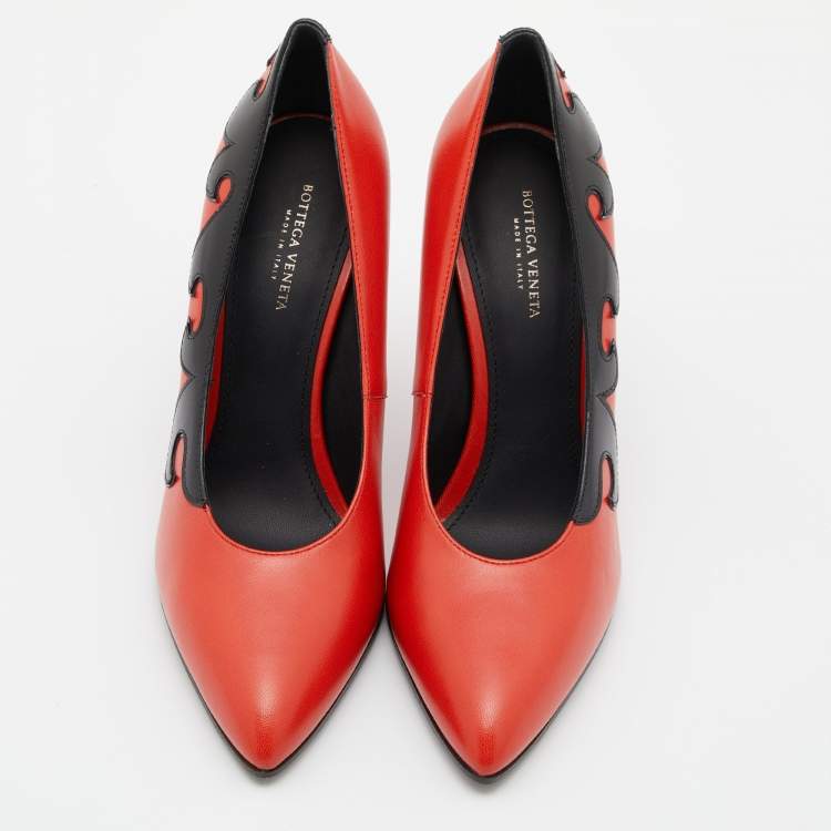 Pre Owned Bottega Veneta Red/Black Leather Patchwork Pumps Size 35.5