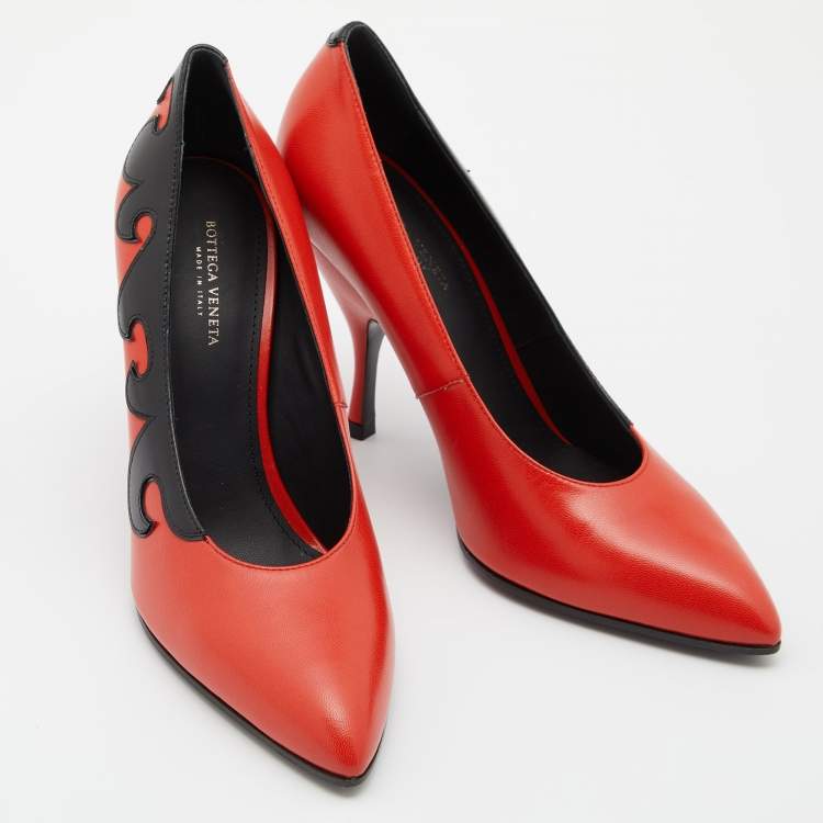 Pre Owned Bottega Veneta Red/Black Leather Patchwork Pumps Size 35.5