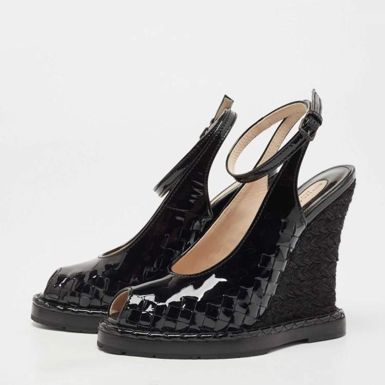 مملوكة مسبقًا Bottega Veneta Black Patent Leather Intrecciato Wedge Ankle Wrap Peep Toe Sandals Size 37