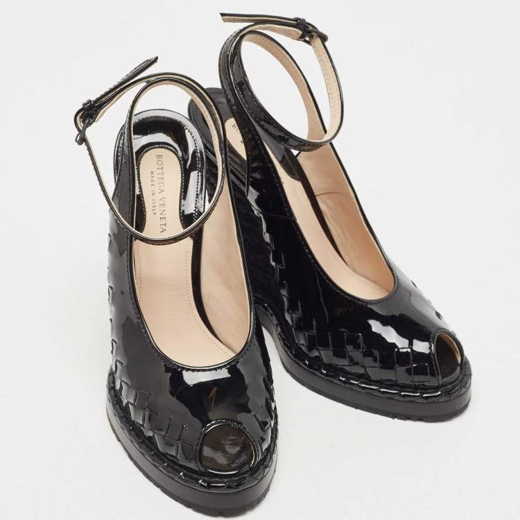 مملوكة مسبقًا Bottega Veneta Black Patent Leather Intrecciato Wedge Ankle Wrap Peep Toe Sandals Size 37