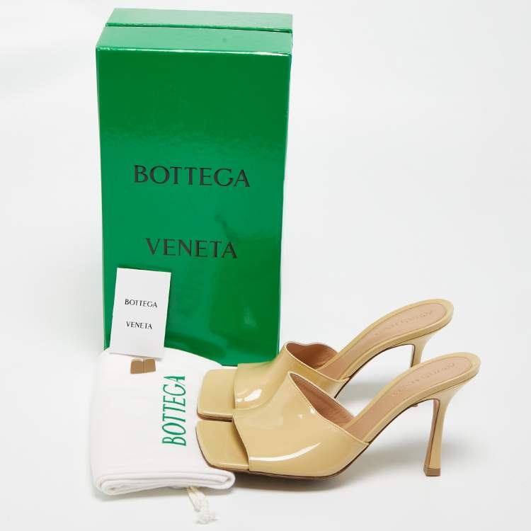 Pre Owned Bottega Veneta Beige Patent Leather Stretch Slide Sandals Size 39
