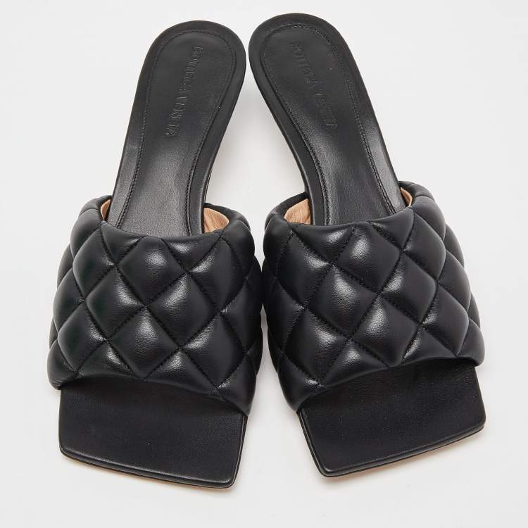 مملوكة مسبقًا Bottega Veneta Black Quilted Leather  Slides Size  37