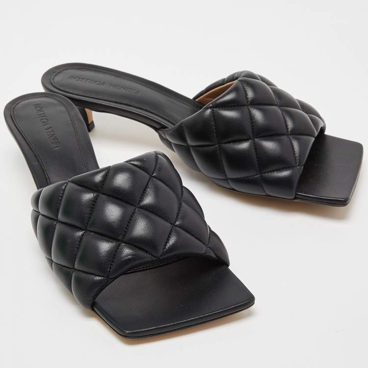 مملوكة مسبقًا Bottega Veneta Black Quilted Leather  Slides Size  37