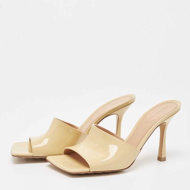 Pre Owned Bottega Veneta Beige Patent Stretch Mules  Size 39