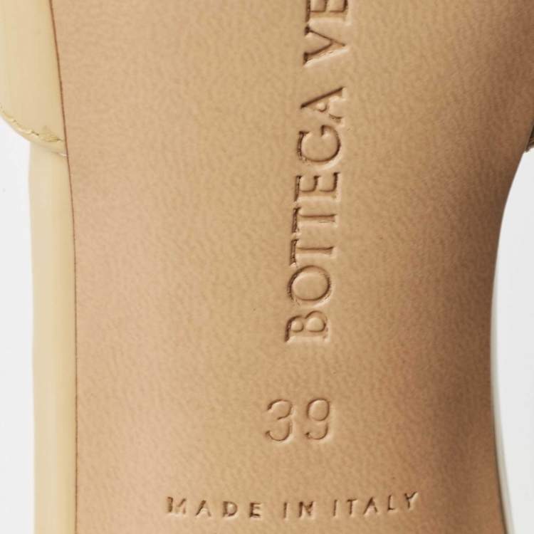 Pre Owned Bottega Veneta Beige Patent Stretch Mules  Size 39