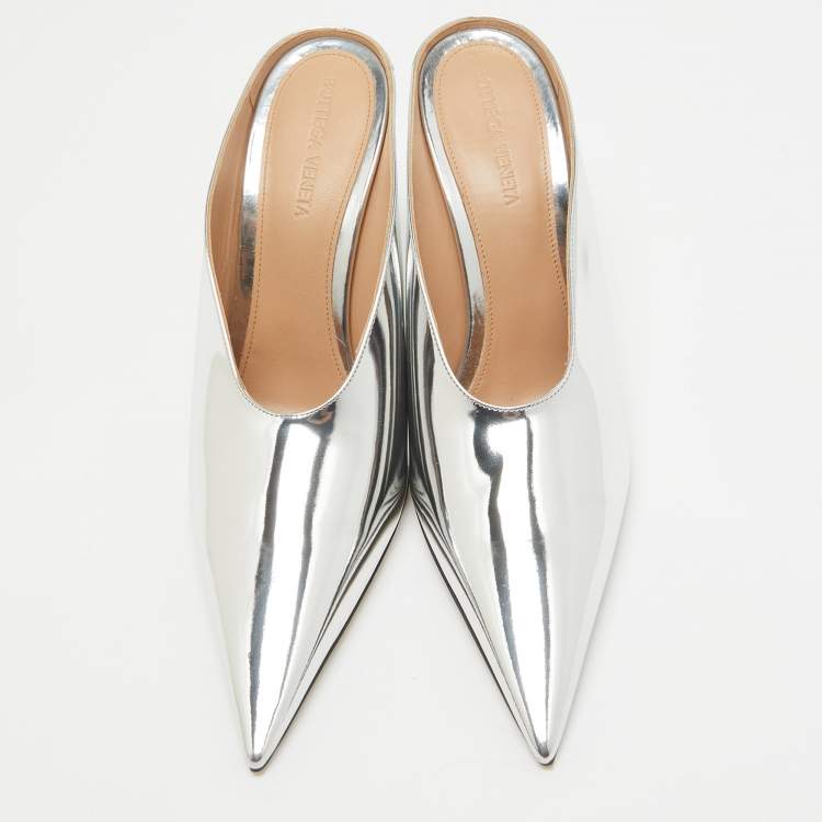 Pre Owned Bottega Veneta Sliver Leather Mules Size 39 