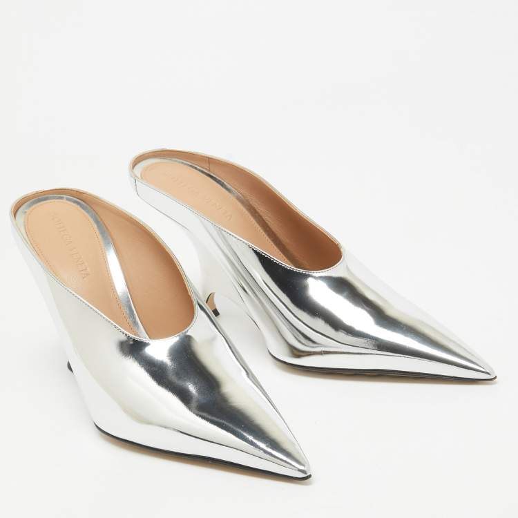 Pre Owned Bottega Veneta Sliver Leather Mules Size 39 