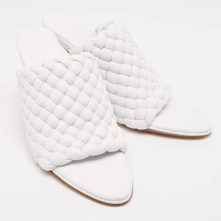 Pre Owned Bottega Veneta White Quilted Leather Curve Slide Sandals Size 36