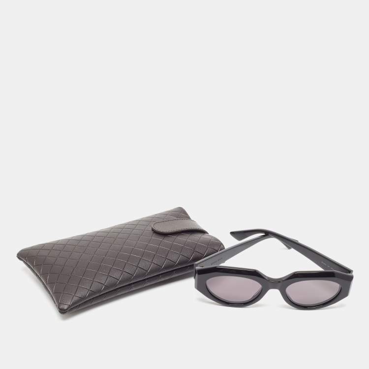 Pre Owned Bottega Veneta Black BV1031S Oval Sunglasses