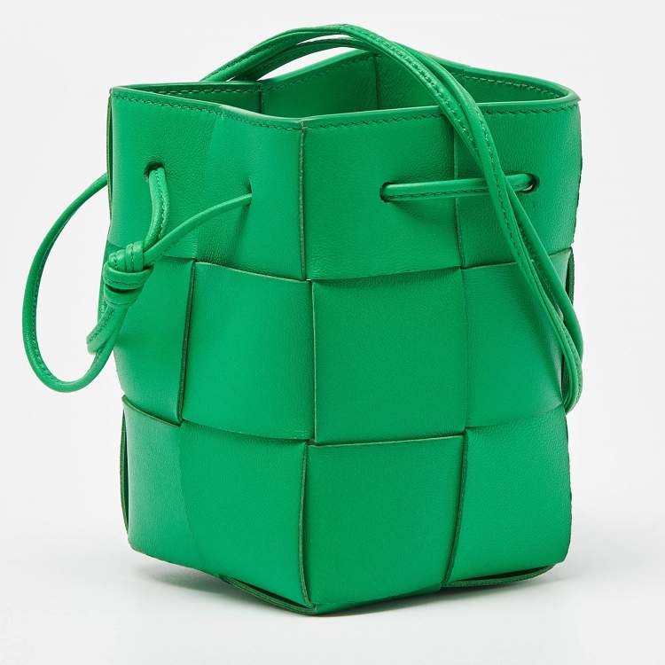 Pre Owned Bottega Veneta Green Intrecciato Leather Mini Cassette Bucket Bag