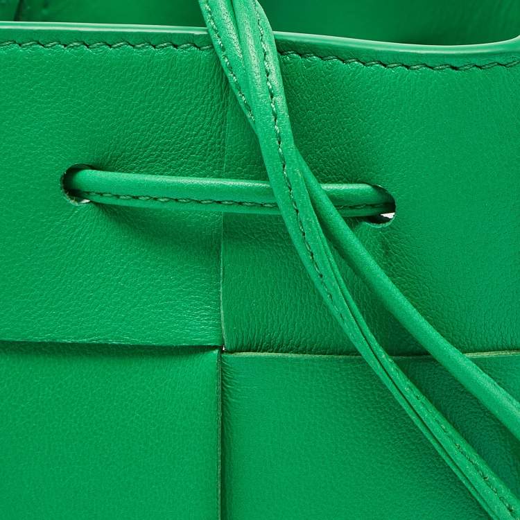 Pre Owned Bottega Veneta Green Intrecciato Leather Mini Cassette Bucket Bag