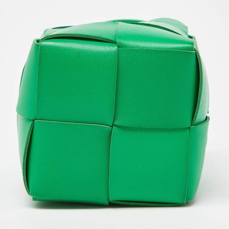 Pre Owned Bottega Veneta Green Intrecciato Leather Mini Cassette Bucket Bag