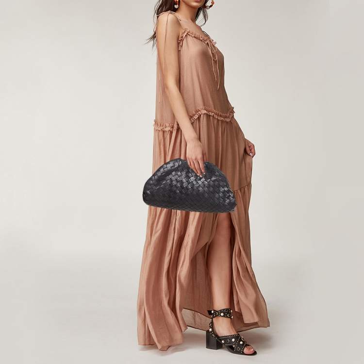 مملوكة مسبقًا Bottega Veneta Black Intrecciato Leather Classic Pouch