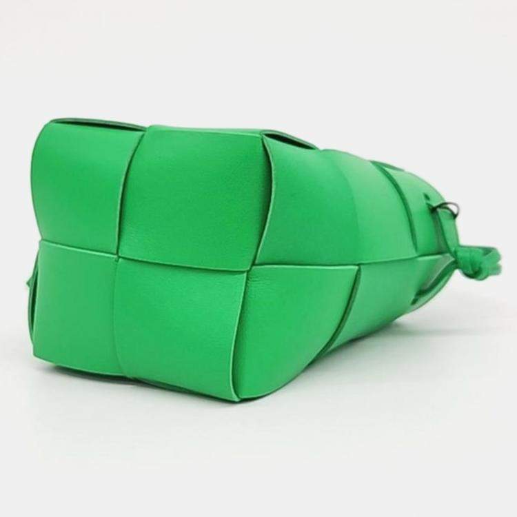 Pre Owned Bottega Veneta Green Woven Leather Cassette Bucket Bag