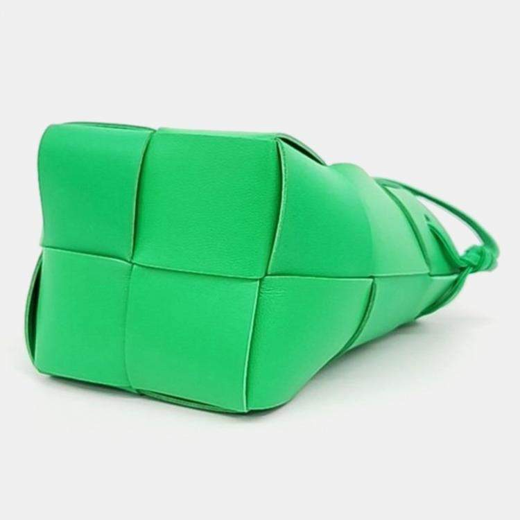 Pre Owned Bottega Veneta Green Woven Leather Cassette Bucket Bag