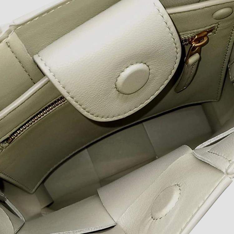 Pre Owned Bottega Veneta Green Leather Mini Cassette Tote Bag