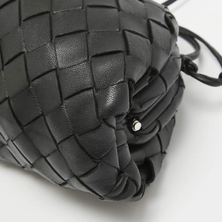Pre Owned Bottega Veneta Black Intrecciato Leather Mini The Pouch Bag