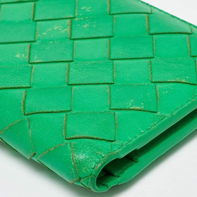 Pre Owned Bottega Veneta Green Intrecciato Leather Bifold Wallet