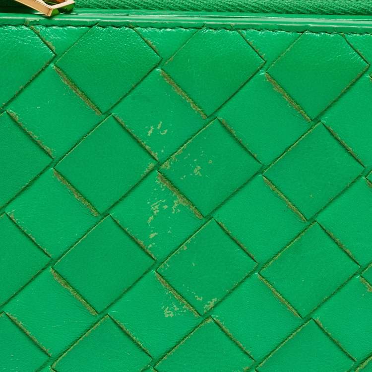 Pre Owned Bottega Veneta Green Intrecciato Leather Bifold Wallet