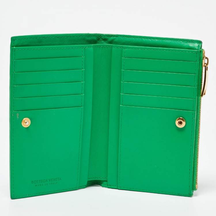 Pre Owned Bottega Veneta Green Intrecciato Leather Bifold Wallet