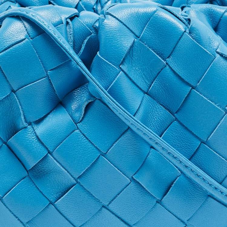 Pre Owned Bottega Veneta Blue Intrecciato Leather Mini The Pouch Bag