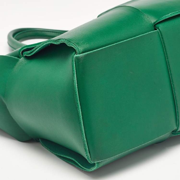 Pre Owned Bottega Veneta Green Intrecciato Leather Medium Arco Tote