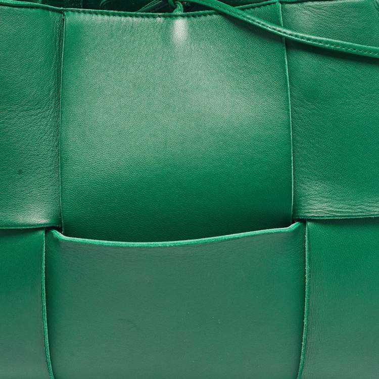 Pre Owned Bottega Veneta Green Intrecciato Leather Medium Arco Tote