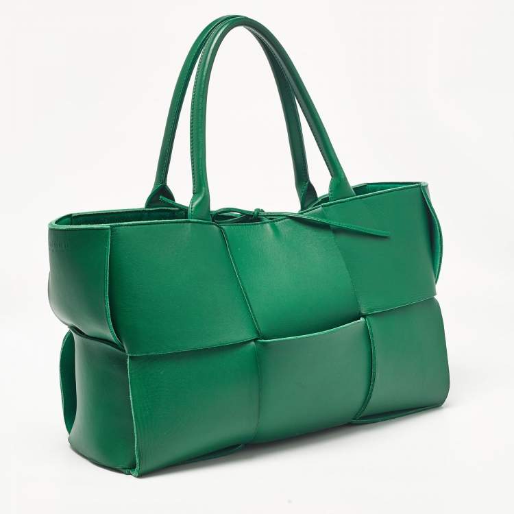 Pre Owned Bottega Veneta Green Intrecciato Leather Medium Arco Tote