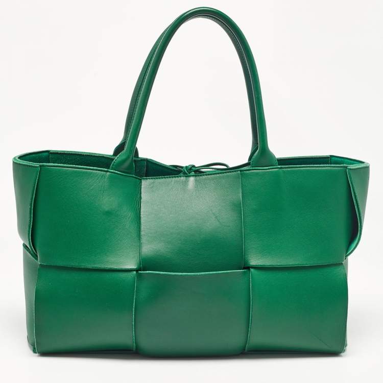 Pre Owned Bottega Veneta Green Intrecciato Leather Medium Arco Tote