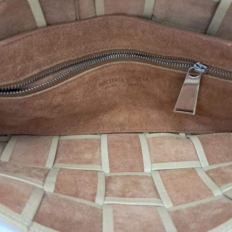 Pre Owned Bottega Veneta Cassette Belt Bag