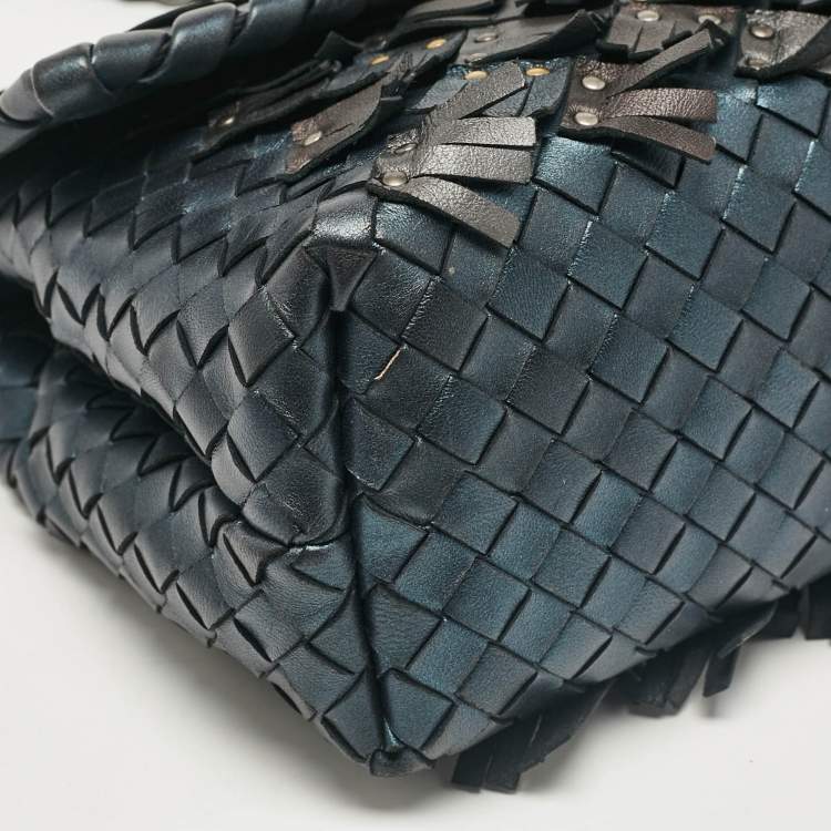مملوكة مسبقًا Bottega Veneta Metallic Intrecciato Leather Small Fringe Olimpia Shoulder Bag