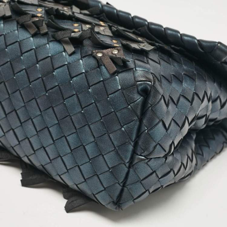 مملوكة مسبقًا Bottega Veneta Metallic Intrecciato Leather Small Fringe Olimpia Shoulder Bag