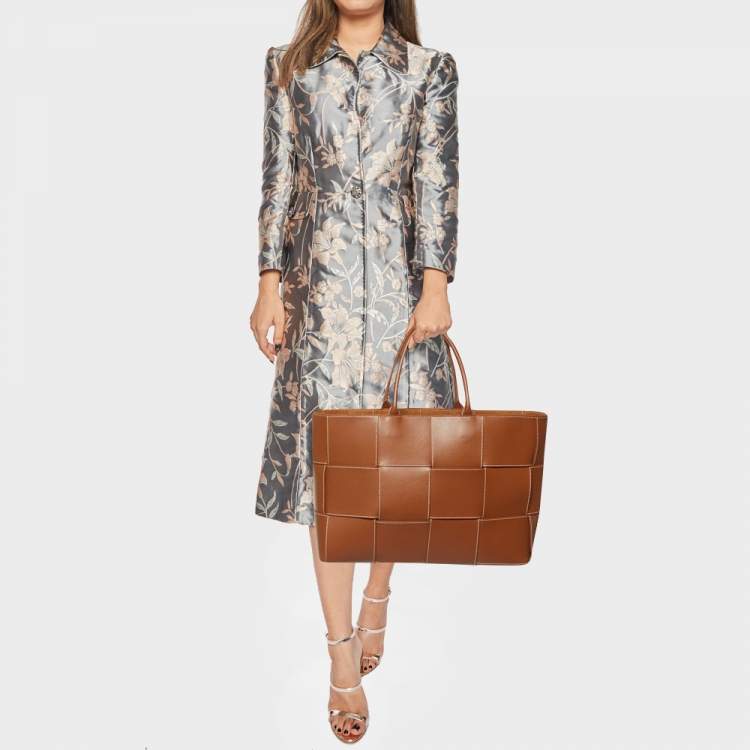 Pre Owned Bottega Veneta Brown Leather Large Arco Tote
