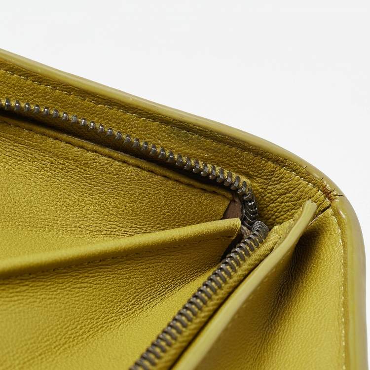 Pre Owned Bottega Veneta Lime Green Intrecciato Leather Flap Continental Wallet