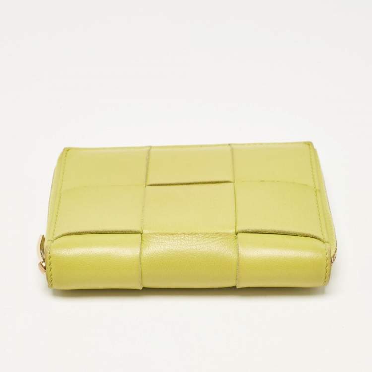 Pre Owned Bottega Veneta Green Intrecciato Leather Cassette Zip Around Wallet