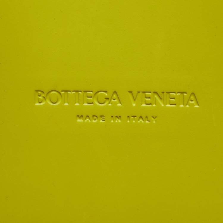 Pre Owned Bottega Veneta Yellow Rubber Large Arco Tote